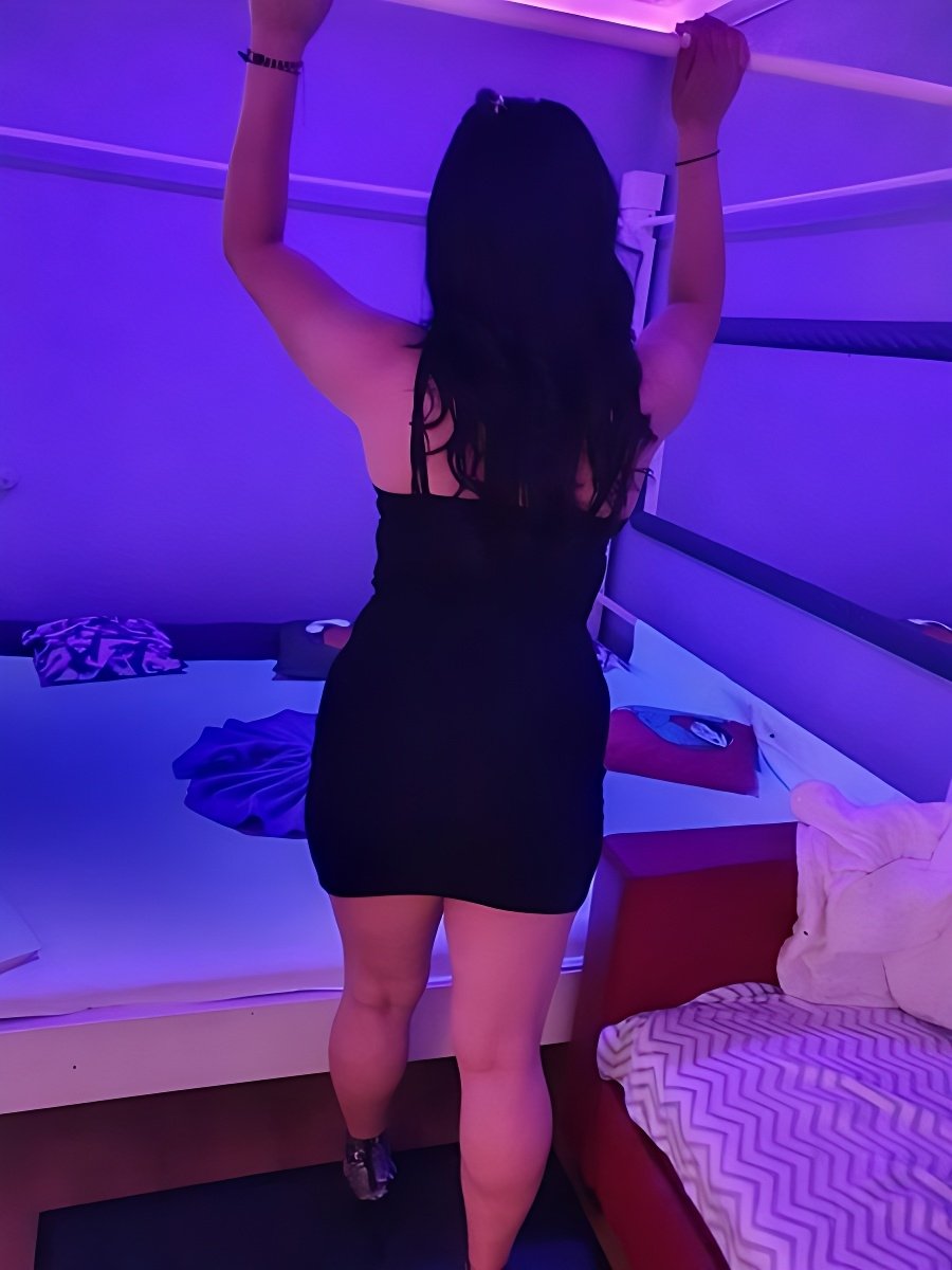 Meet Amazing Sabrina Apartmenthaus Erotic Island: Top Escort Girl - model preview photo 0 