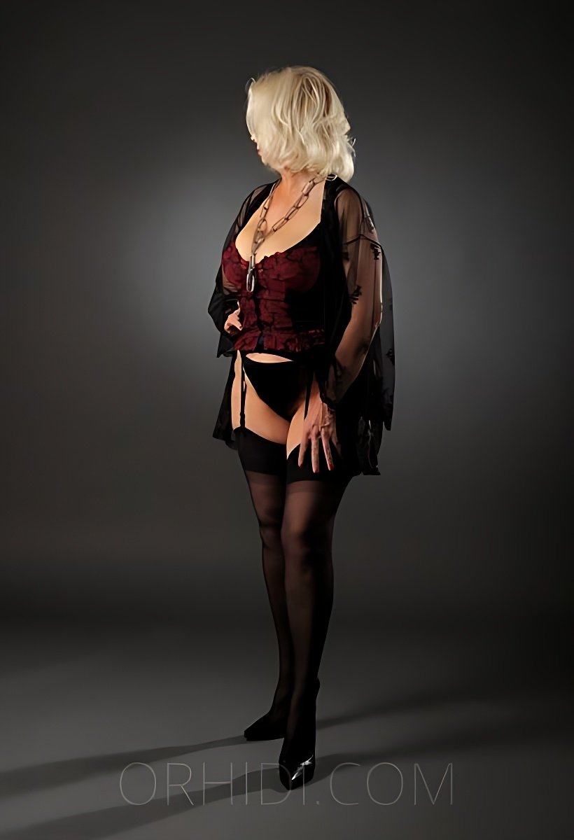 Top Blond Escort in Ulm - model photo DT. CHRIS BEHAART!