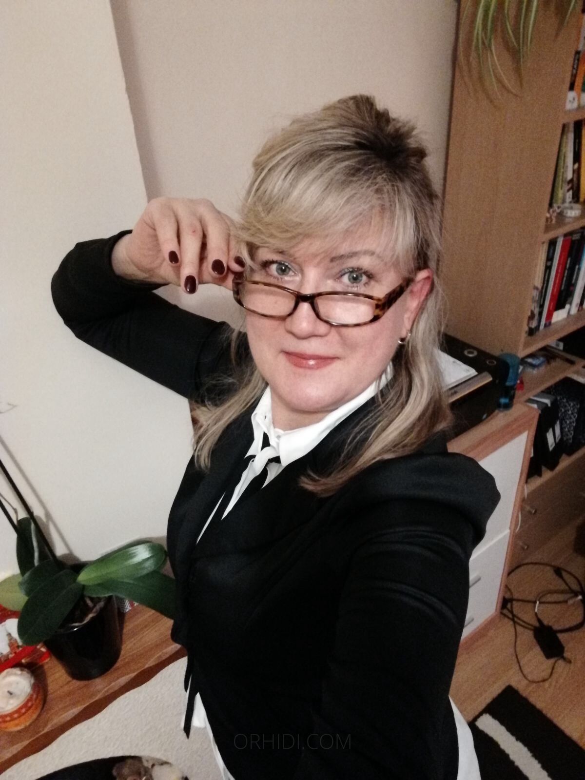 ESKORTE IN Ayr - model photo Classy?Hotwife