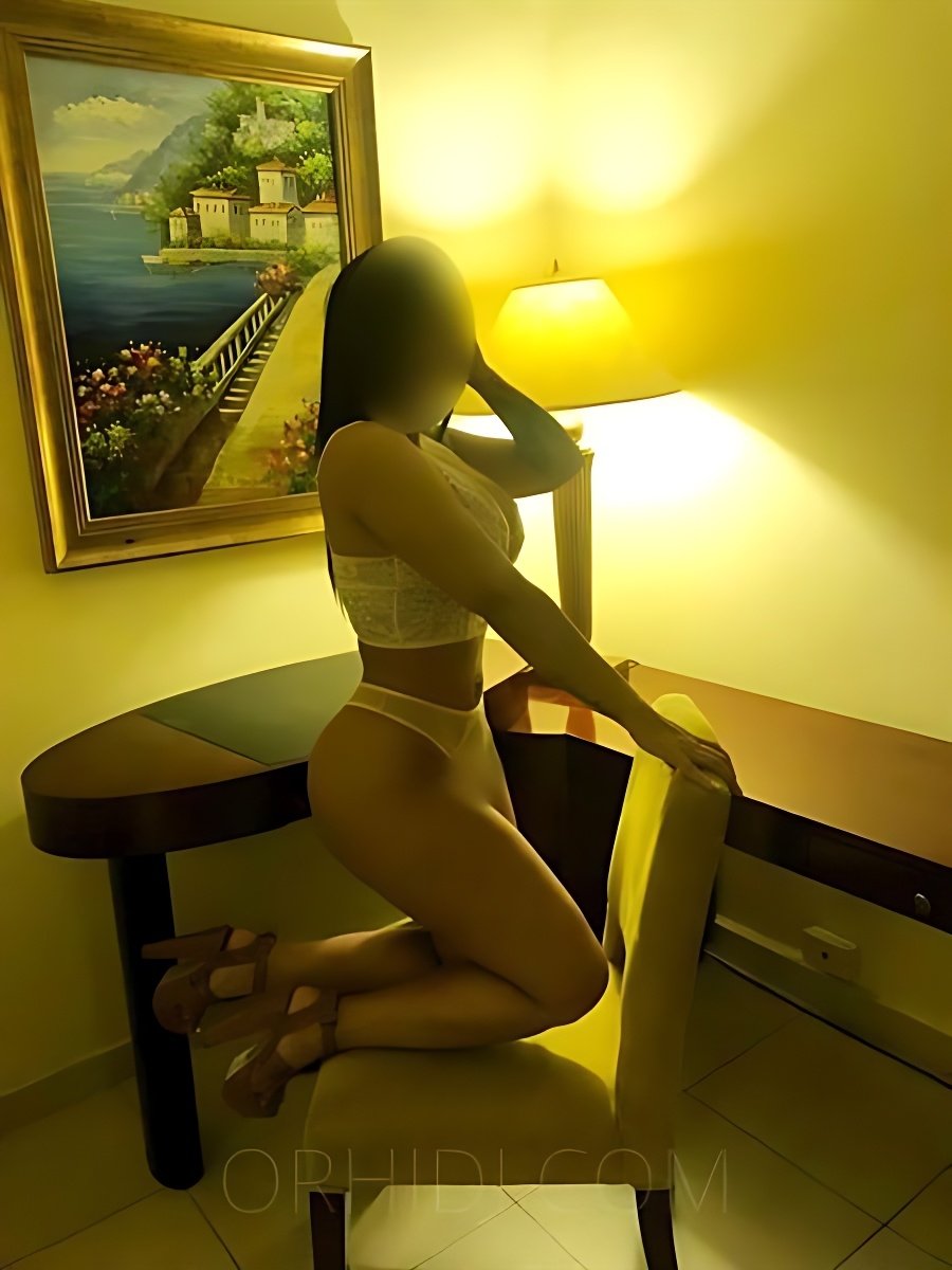 Ti presento la fantastica Lauraaus der Karibik: la migliore escort - model preview photo 2 