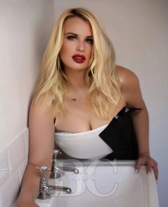Schwangere Escort  (Huren, Nutten) in Linz, Ober?sterreich. - model photo Cristal