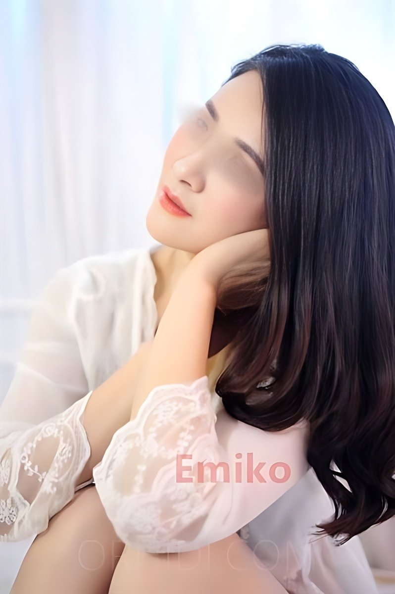 Fascinating Young escort in Bowling Alley Hill - model photo EMIKO JAPAN - GANZ PRIVAT