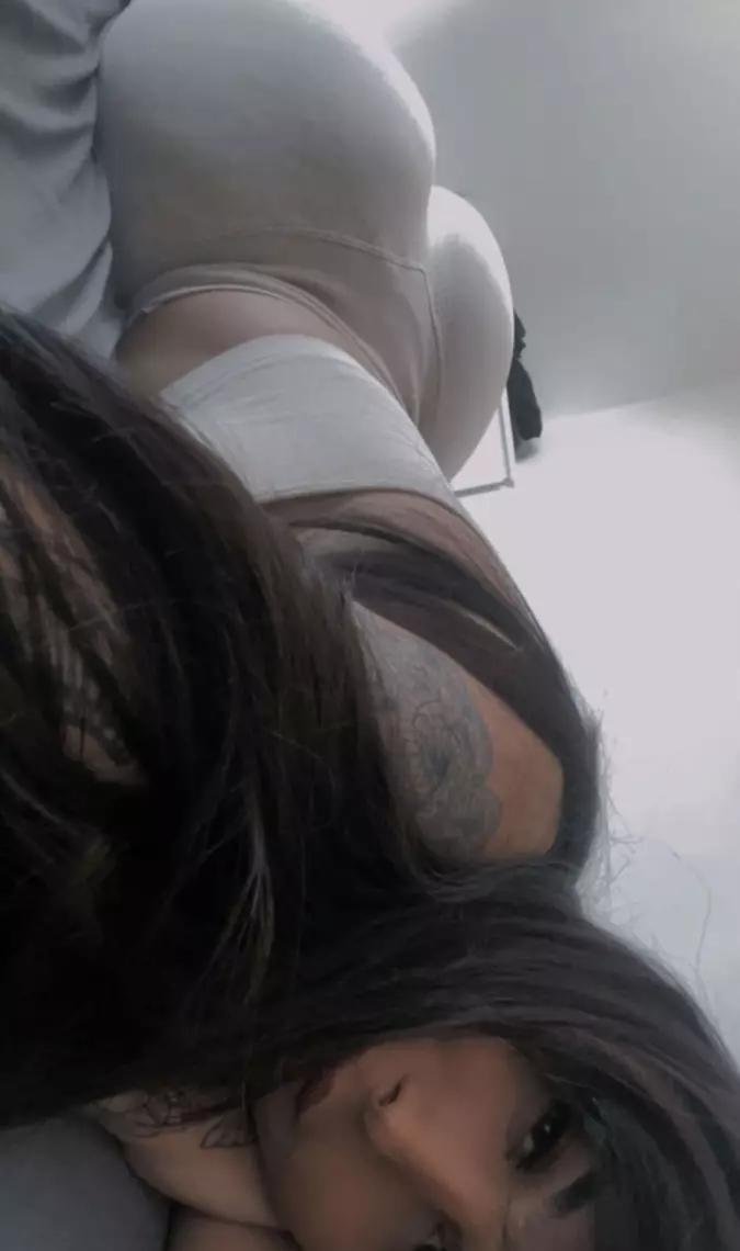 Bisexuell Escort in Annemasse - model photo Isis Beaty Brasileira