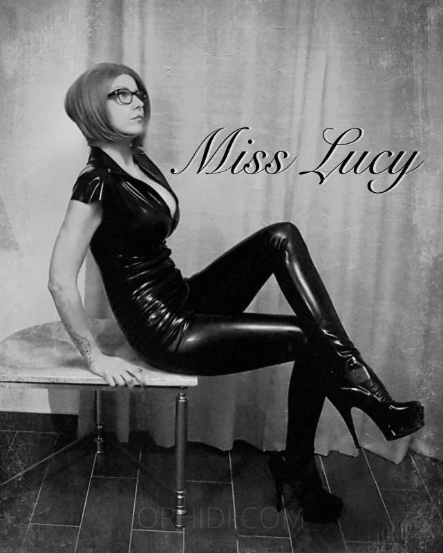 Treffen Sie Amazing Crazy Lucy: Top Eskorte Frau - model preview photo 1 