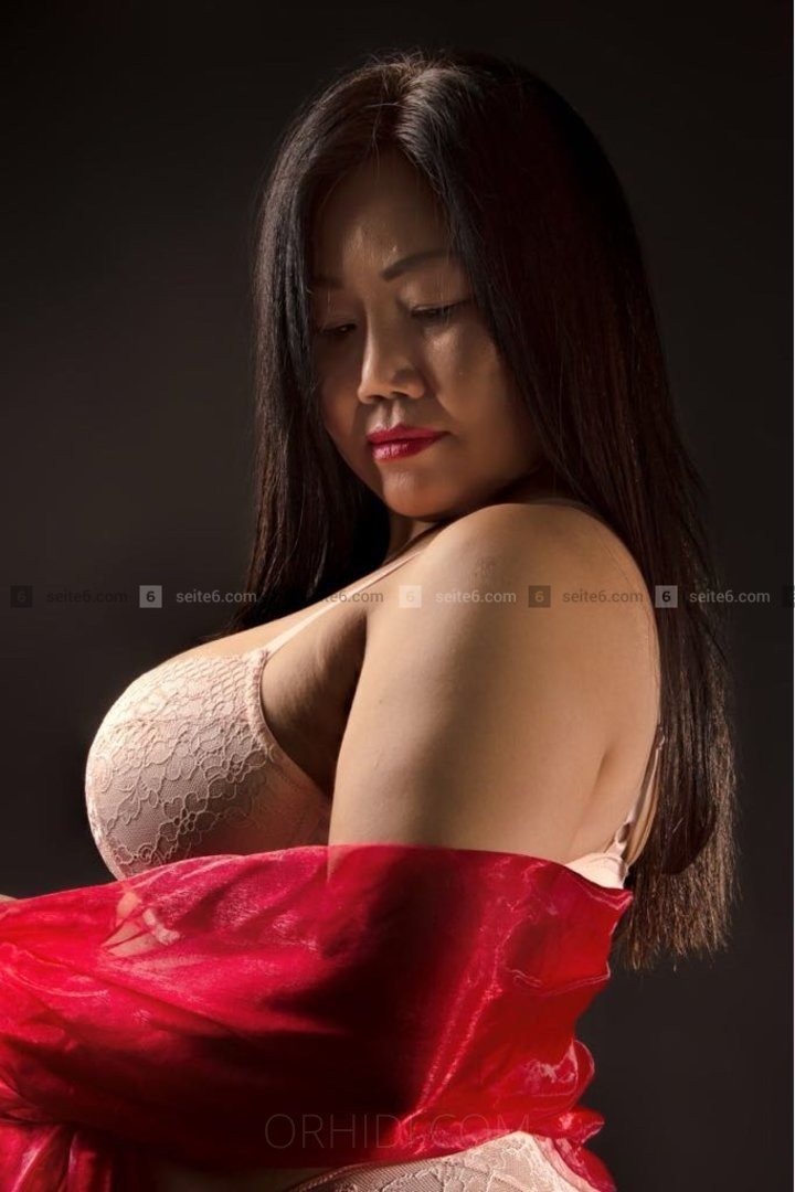 Meet Amazing Thai Meri: Top Escort Girl - model preview photo 1 