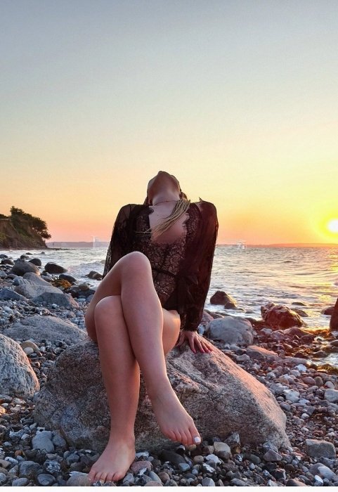 Meet Amazing Melina: Top Escort Girl - model preview photo 2 