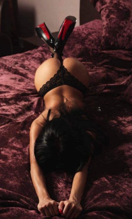  - model photo Emma