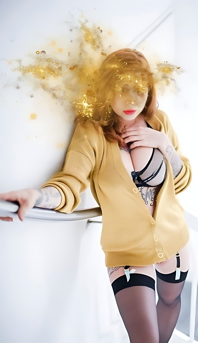 Знакомство с удивительной Inked Ginger Pornstar: Лучшая эскорт девушка - model preview photo 0 