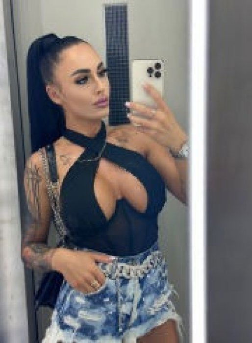 Pornstar Escort  (Huren, Nutten) in Hürth, Nordrhein-Westfalen. - model photo Kira