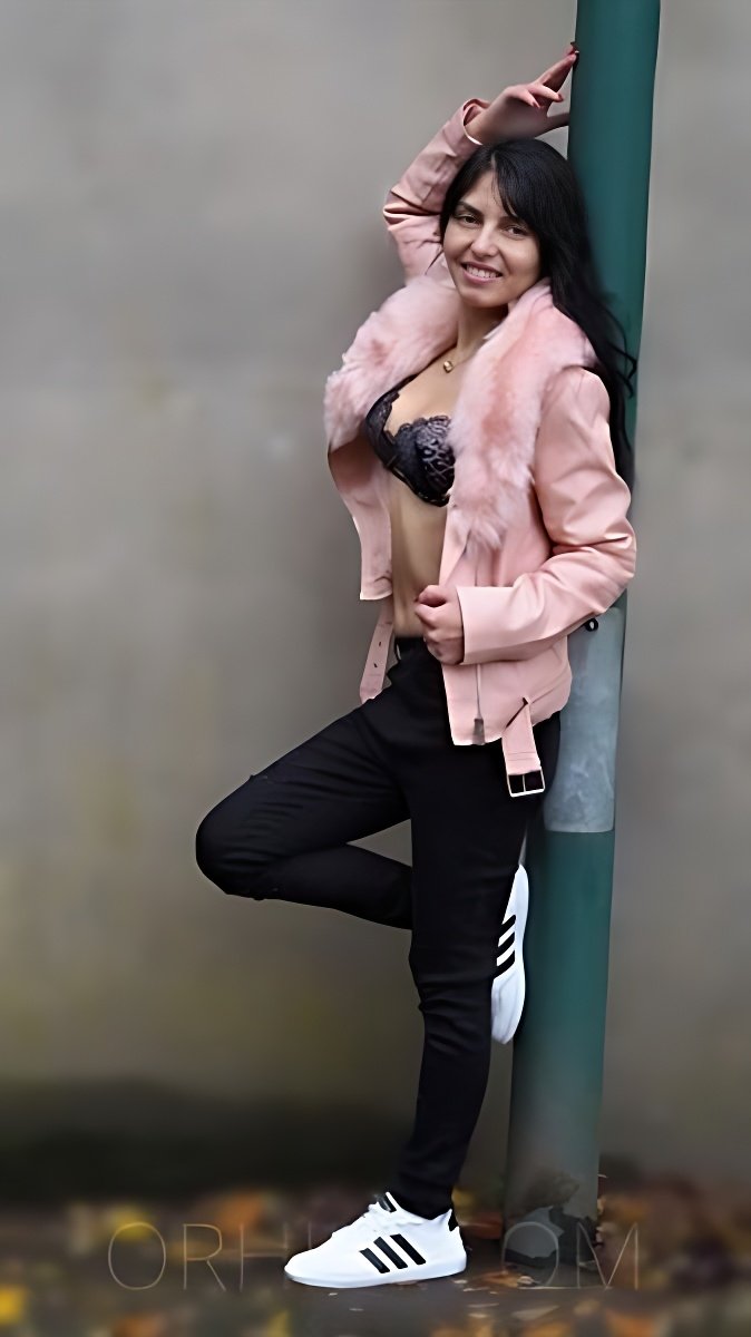 Meet Amazing Heidi: Top Escort Girl - model preview photo 2 