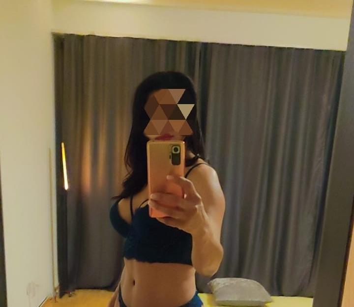 Verifizierte Escort-Nutten in Hinwil (Zürich). - model photo Private Erotische Massagen Tantra Koerper Zu Koerper