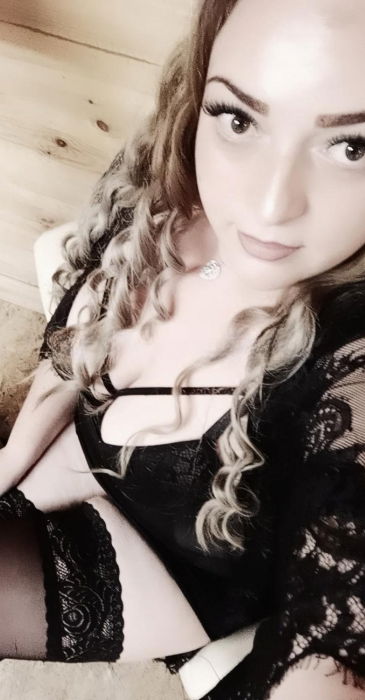Pornstar Escort  (Huren, Nutten) in Bad Berleburg, Nordrhein-Westfalen. - model photo Iris