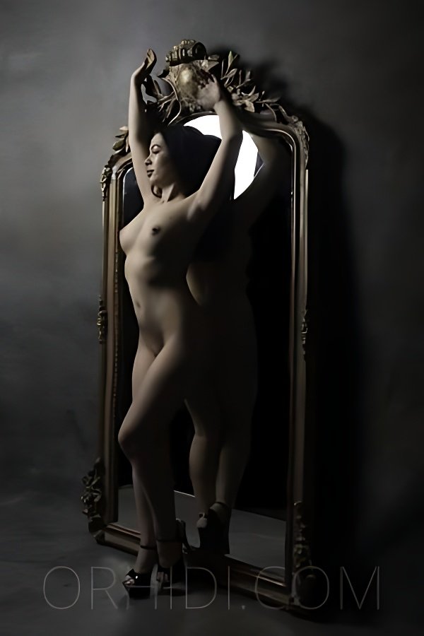 Faszinierende BDSM Escort in Britisch-Kolumbien - model photo Morena Domina Ganz Neu