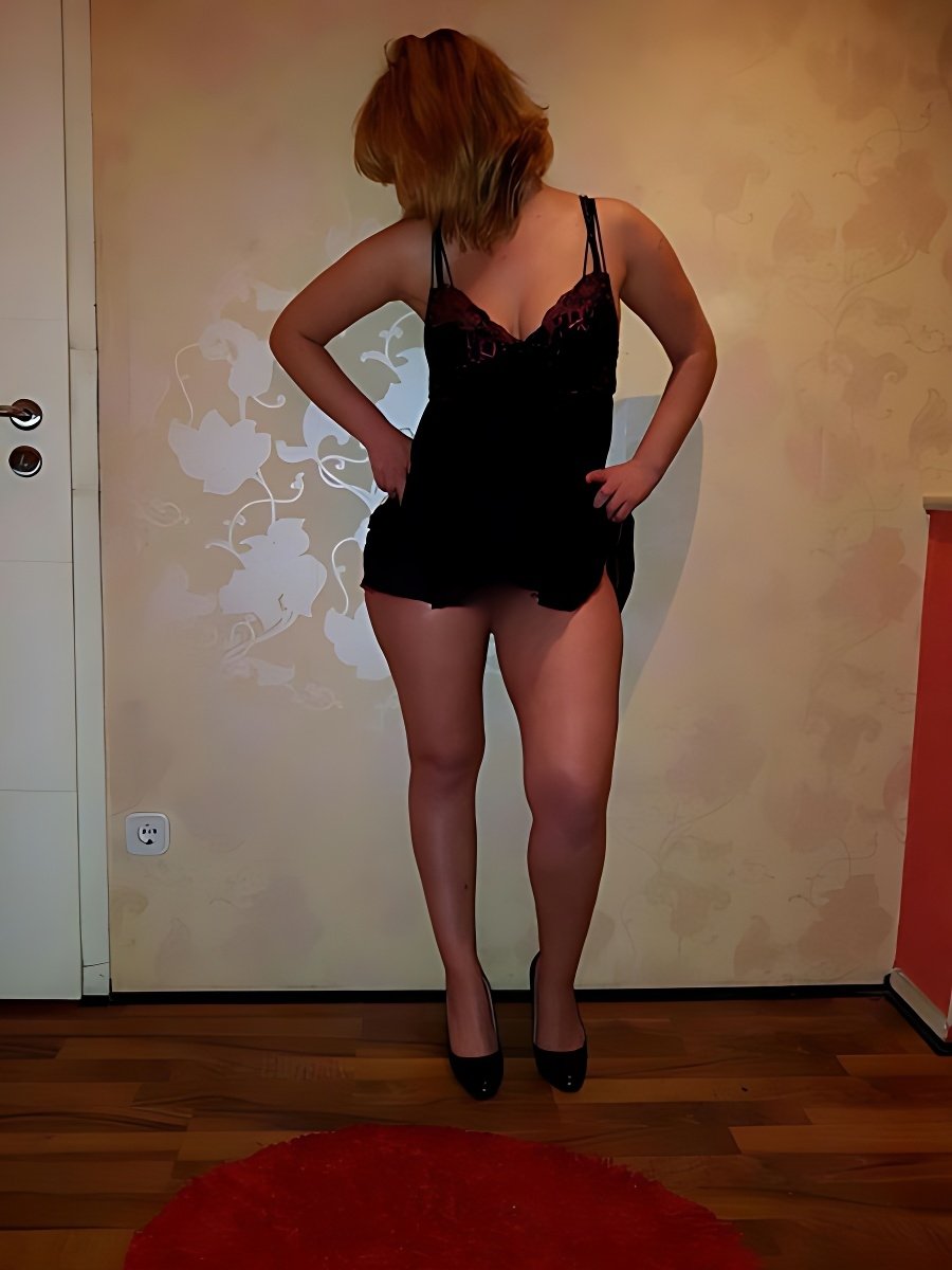 Treffen Sie Amazing Kristina69: Top Eskorte Frau - model preview photo 2 