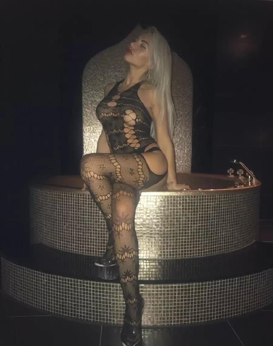 Treffen Sie Amazing Blonde Pornobabe Vol Lust Kinky Plezier Dagelijks In Den Haag: Top Eskorte Frau - model preview photo 1 
