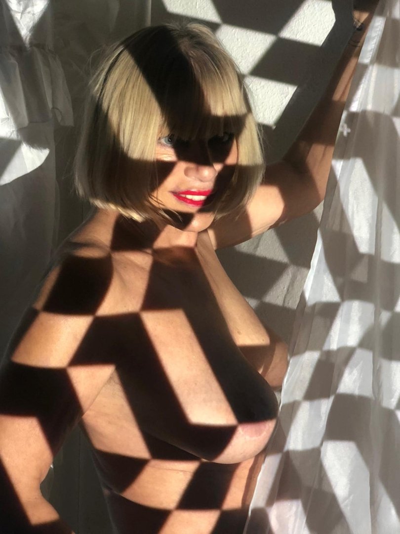 Meet Amazing Priv Bernerin Sexual Healing Sinnlich Erotisch Tantramassage Fuer Geniesser: Top Escort Girl - model preview photo 1 