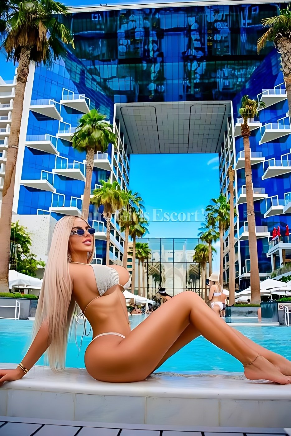 Fascinating Busty escort in Dubai - model photo Kristal