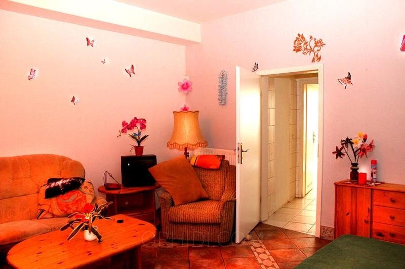 Best Zimmer frei in bekannten, gut eingelaufener Hostessenwohnung in Güstrow - place photo 3