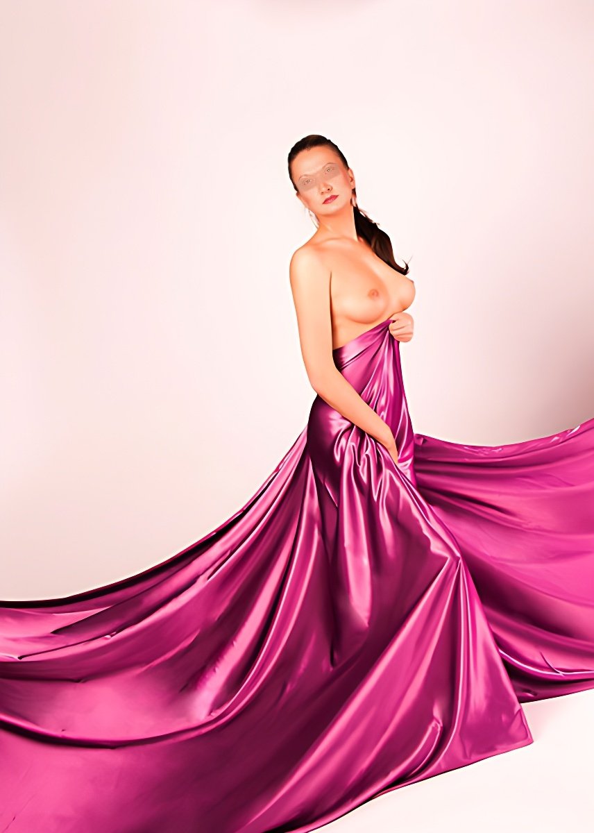 Знакомство с удивительной Lina Intimbehaart Privat Diskret: Лучшая эскорт девушка - model preview photo 2 