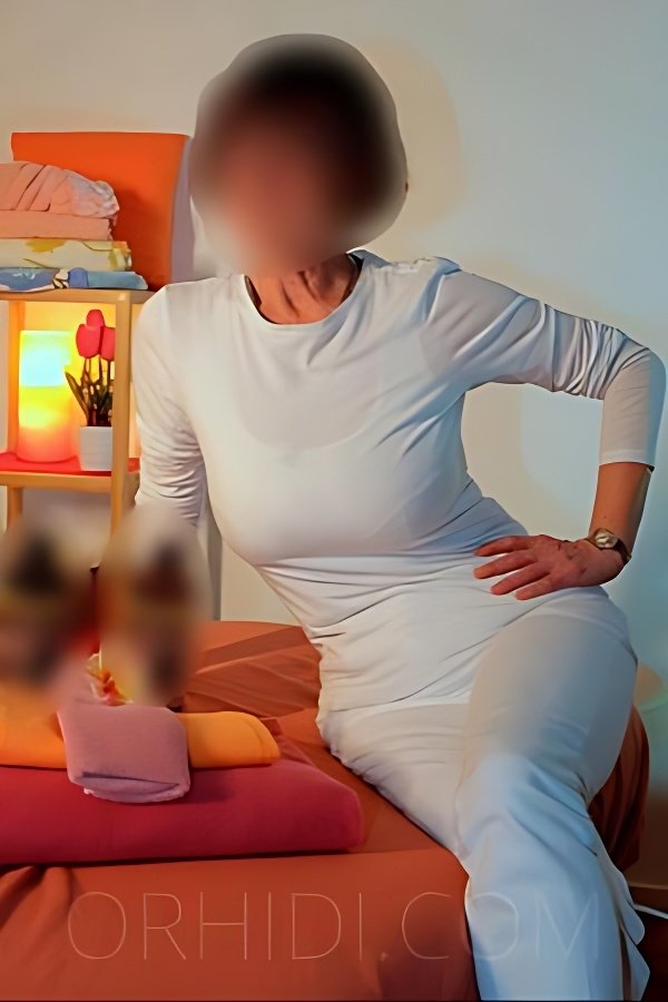 Treffen Sie Amazing Charmante Wellness & Massage Therapeutin: Top Eskorte Frau - model preview photo 2 