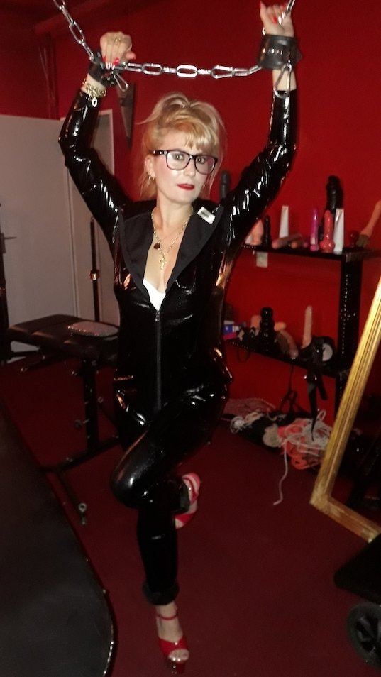Anal sex escort in Euskirchen - model photo Lady Carla Im Club Coconut