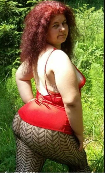 Anna 38J. intimbehaart ?? - model main photo 1