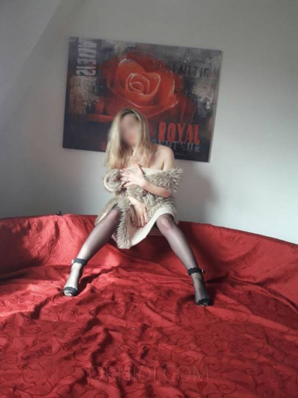 Los mejores modelos BDSM te están esperando - model photo Emilia