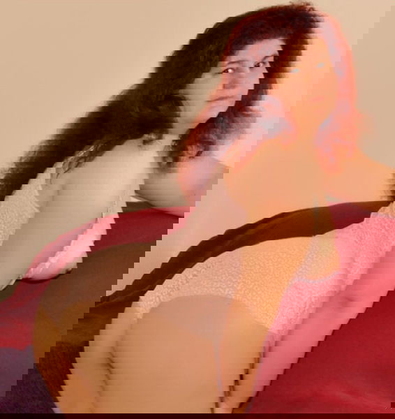 Anna 38J. intimbehaart ?? - model main photo 2