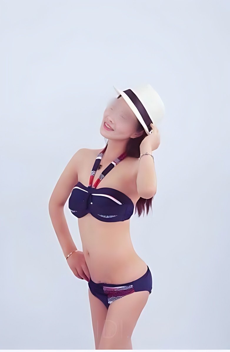 Treffen Sie Amazing Mia: Top Eskorte Frau - model photo Yayako
