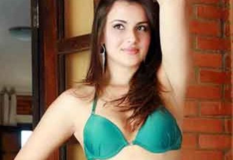 Einrichtungen IN Delhi - place Komal Panday