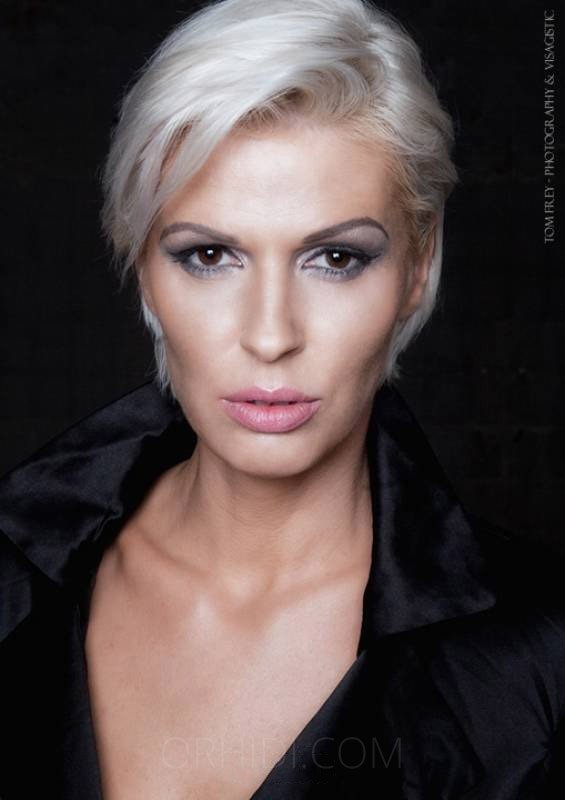 Treffen Sie Amazing Sklavin Goldlöckchen: Top Eskorte Frau - model preview photo 1 