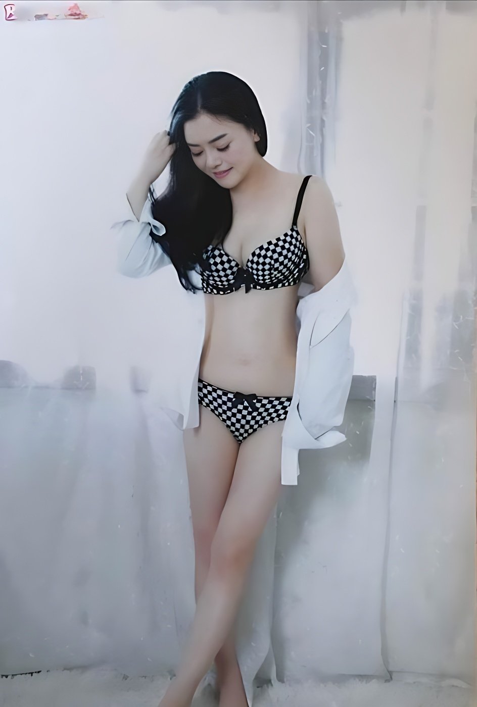 Treffen Sie Amazing Kimi: Top Eskorte Frau - model preview photo 2 