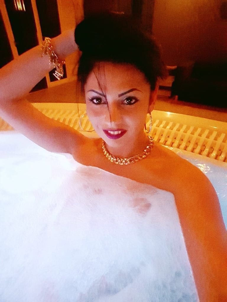 Top Arabic escort in Lijnden - model photo busty-jessica